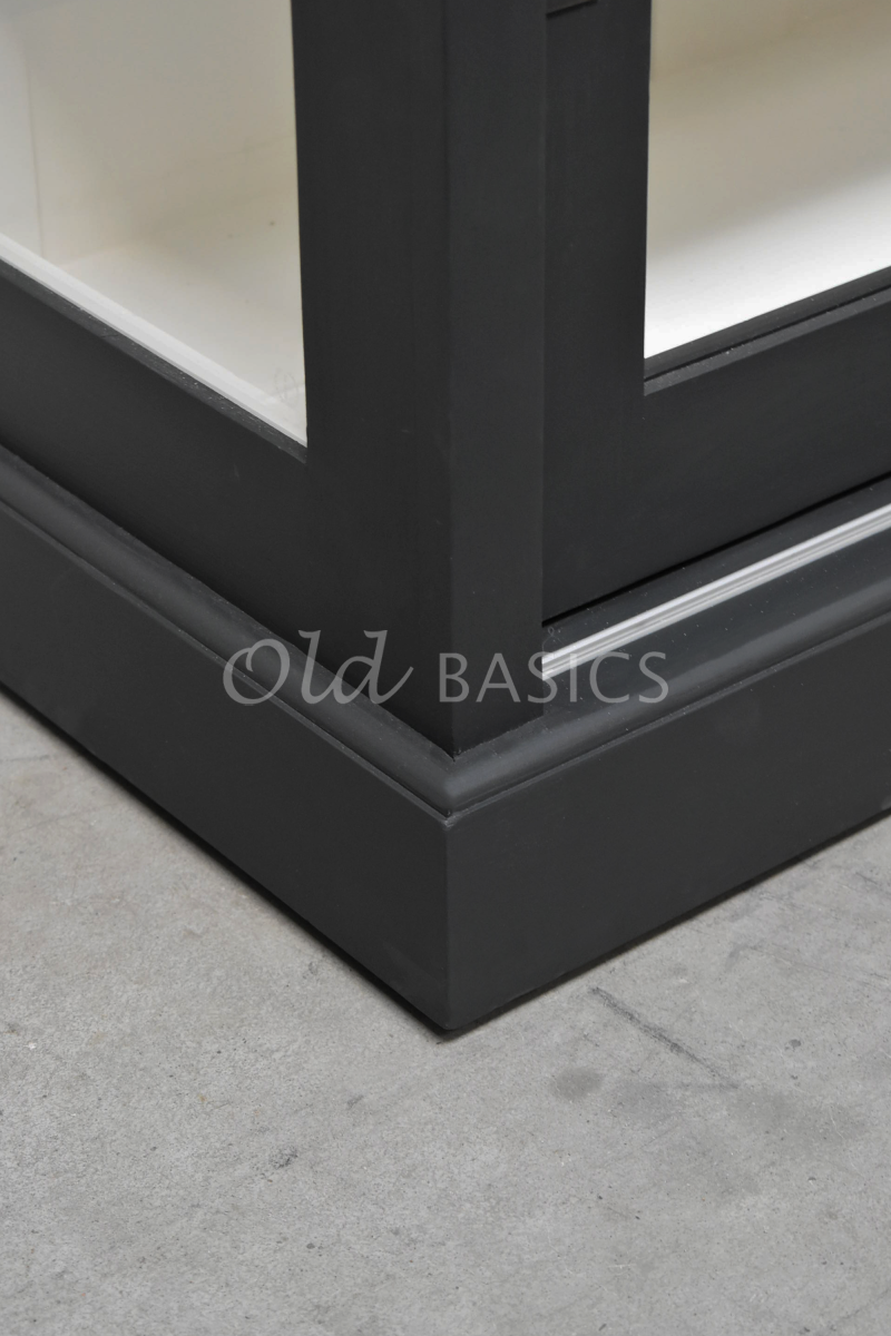 Detail van Dressoir Bordeaux, 3 deuren, RAL7021, grijs, zwart, materiaal hout